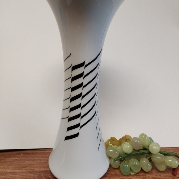 Vintage* 70s Hutschenreuther Geometric Lined Porcelain Vase - Picture 3 of 6